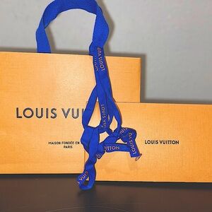 100 % Authentic Louie Vuitton Medium shopping bag, 🛍️with ribbon & envelope!